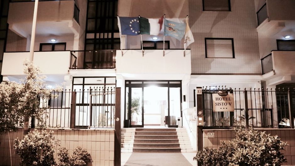 Hotel Sisto V Exterior