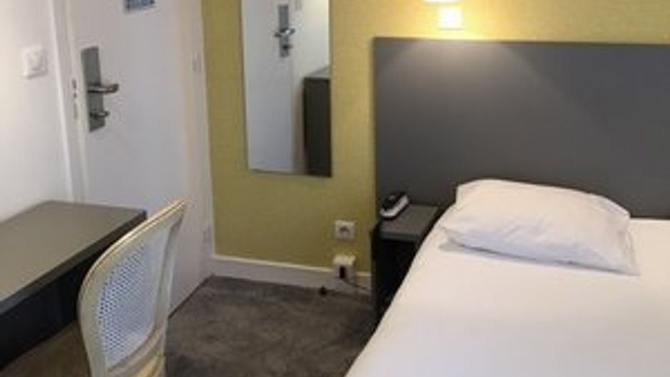Hotel Au Patio Morand Room