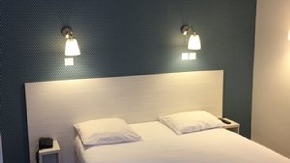 Hotel Au Patio Morand Room