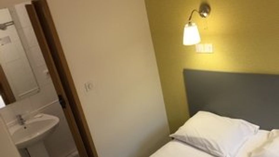 Hotel Au Patio Morand Room