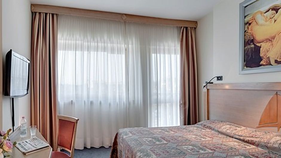 Grand Hotel Continental Room