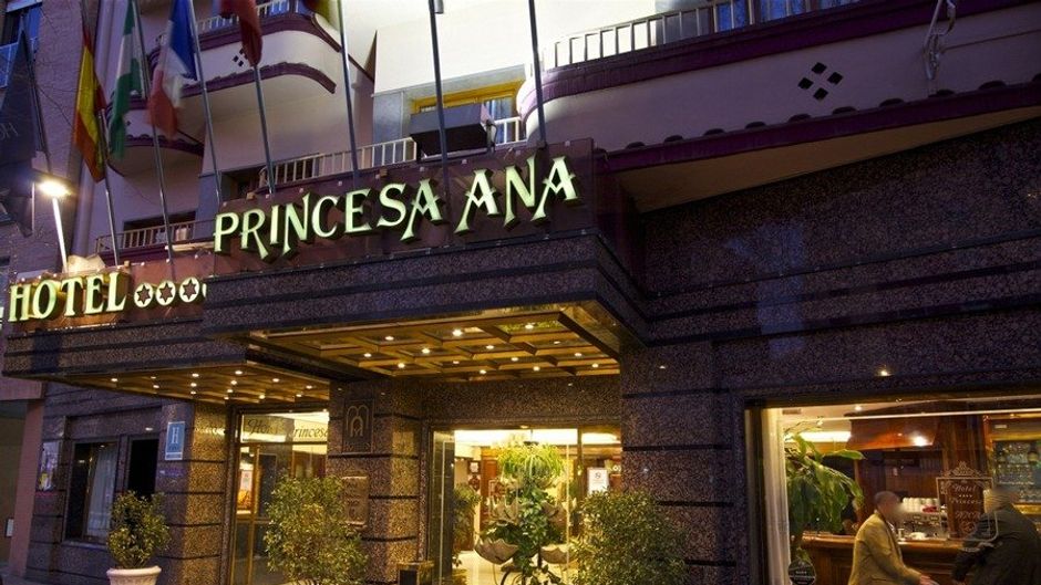 Princesa Ana Hotel Exterior