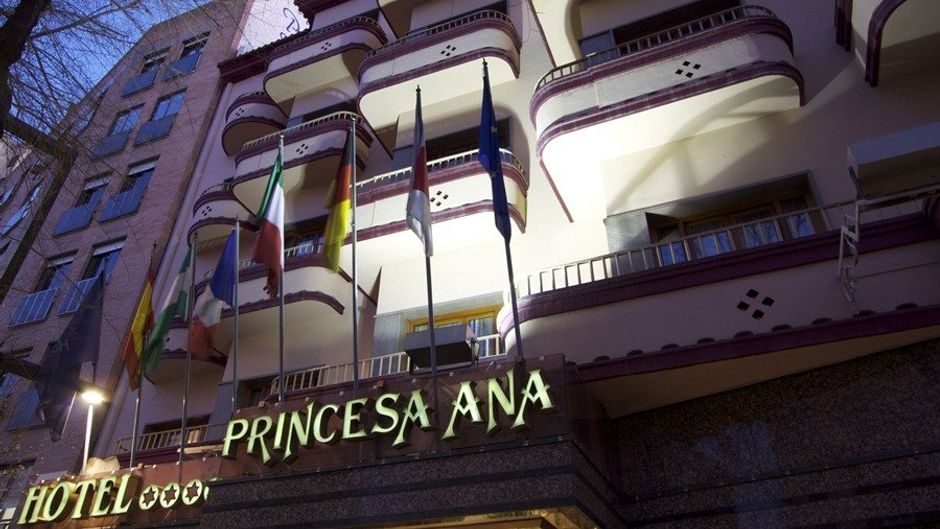 Princesa Ana Hotel Exterior