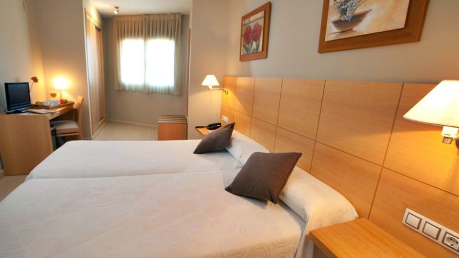 La City Hotel Room