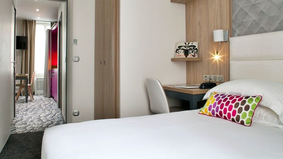Serotel Suites Opera Suite