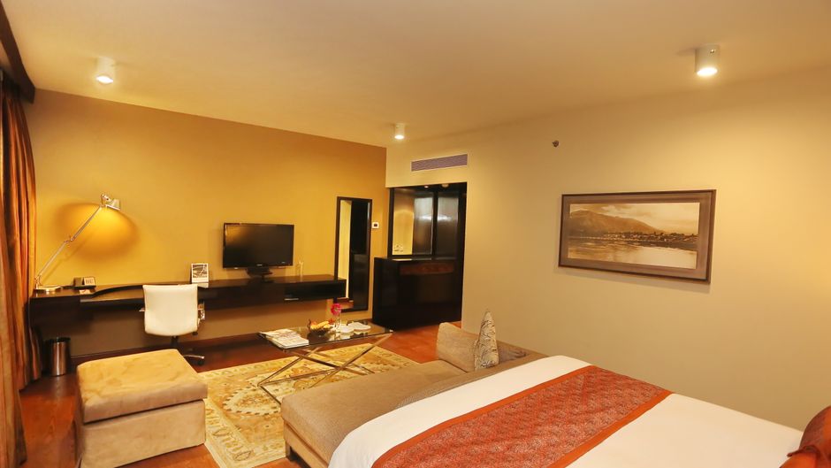 Taj-Dal View, Srinagar Room