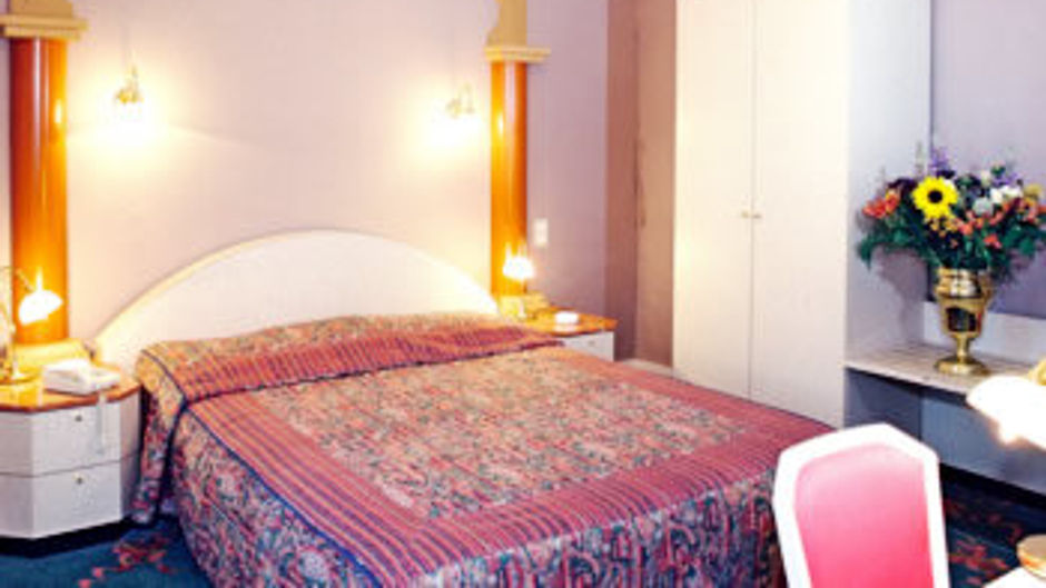 Auberge du Souverain Room