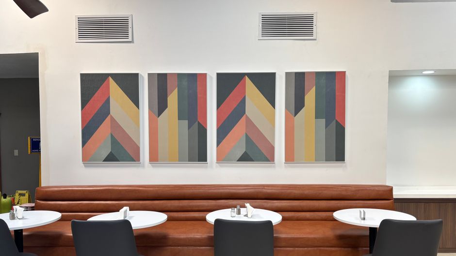Holiday Inn Hotel & Suites Restaurant
