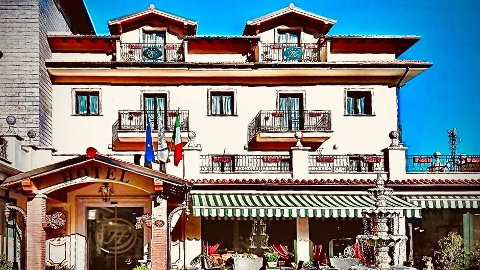 Fashion Hotel Exterior