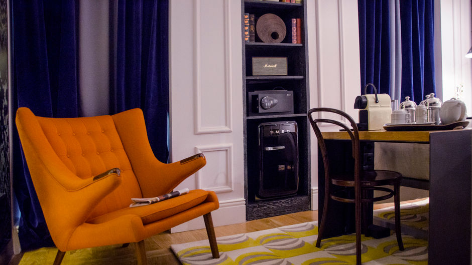 Brown's Central Hotel Room