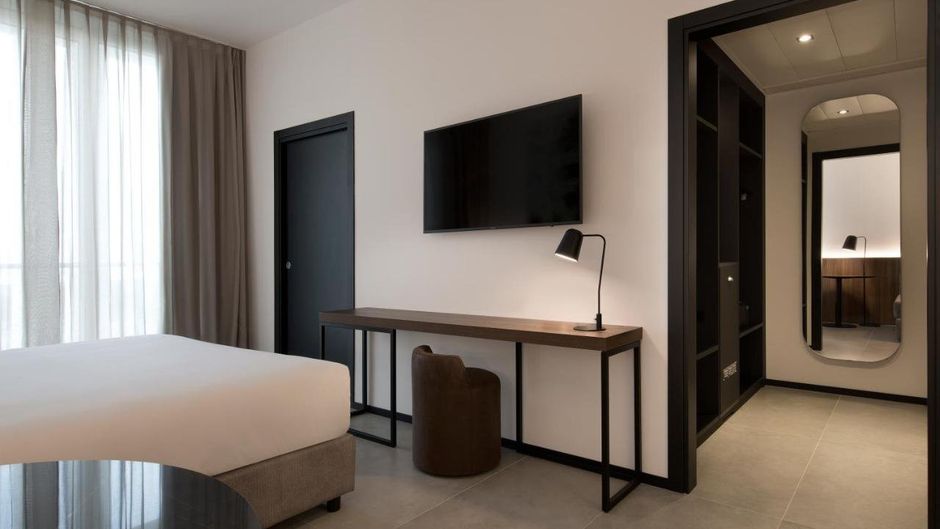 J Hotel Room