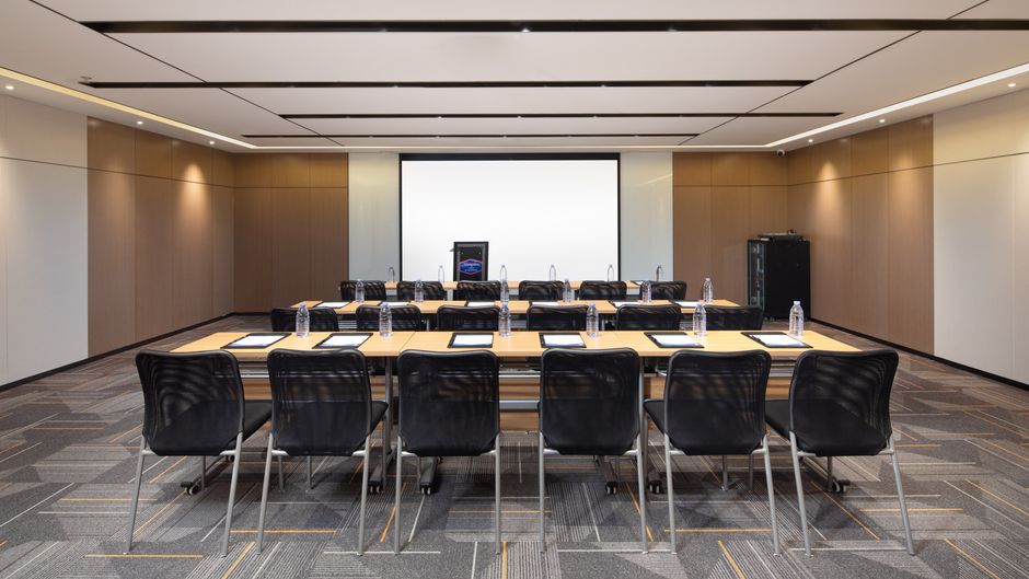 Hampton Hefei Binhu Meeting