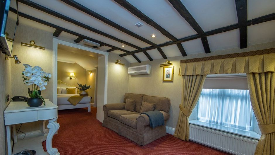 Rogerthorpe Manor Hotel Room