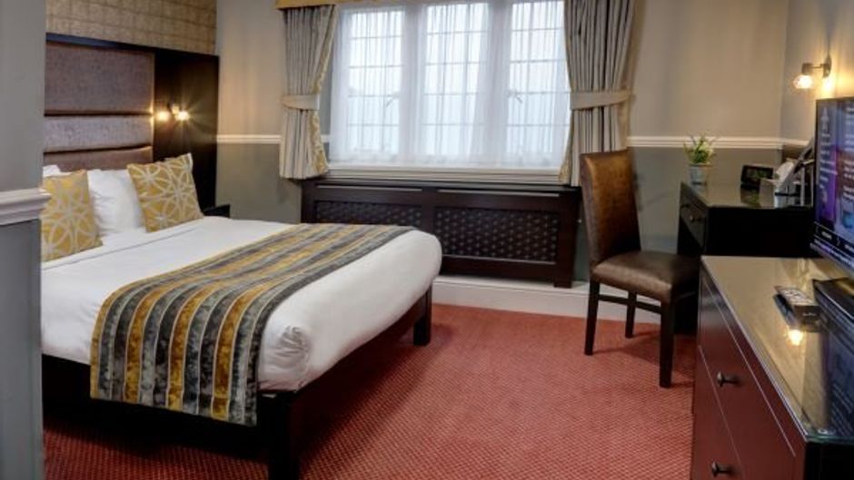 Rogerthorpe Manor Hotel Room