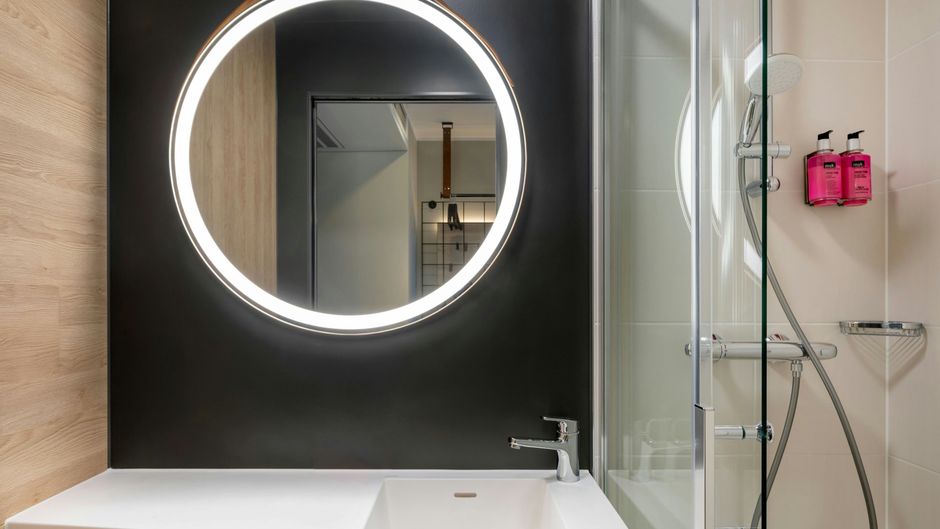 MOXY Berlin Ostbahnhof Room
