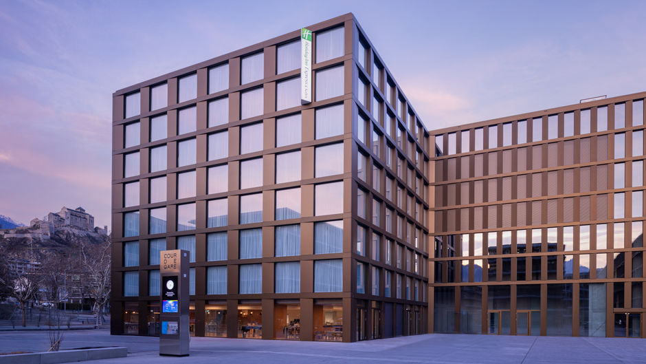 Holiday Inn Exp  Suites Sion Exterior