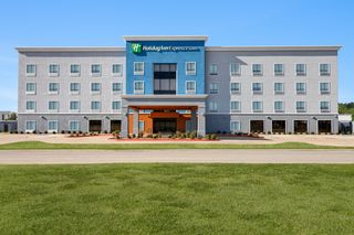Holiday Inn Express & Suites Forrest Cit