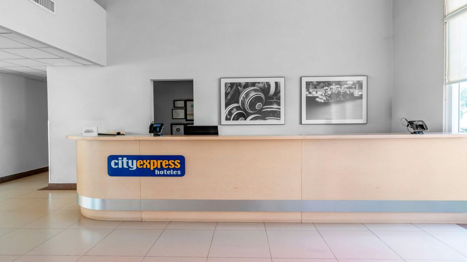 City Express by Marriott Lobby