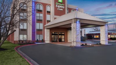 Holiday Inn Express & Suites Bentonville