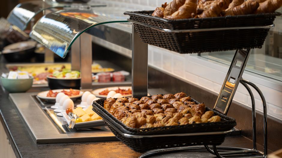 Holiday Inn Exp  Suites Sion Restaurant