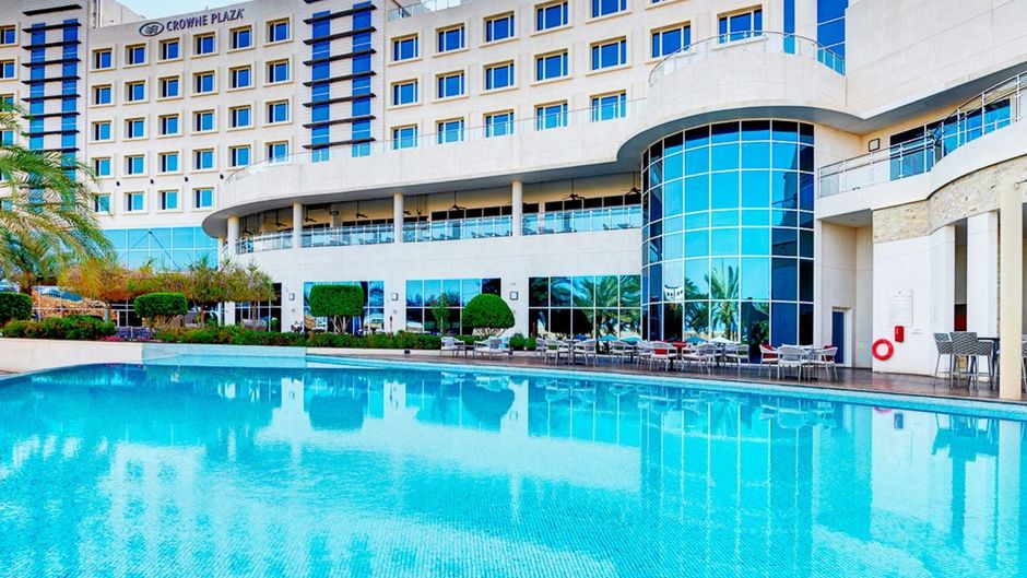 Crowne Plaza Muscat OCEC Pool