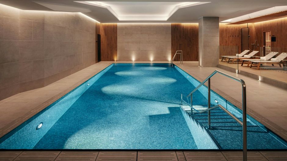 Prague Marriott Hotel Pool