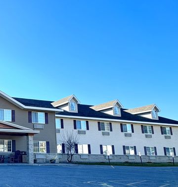 Country Trails Inn & Suites
