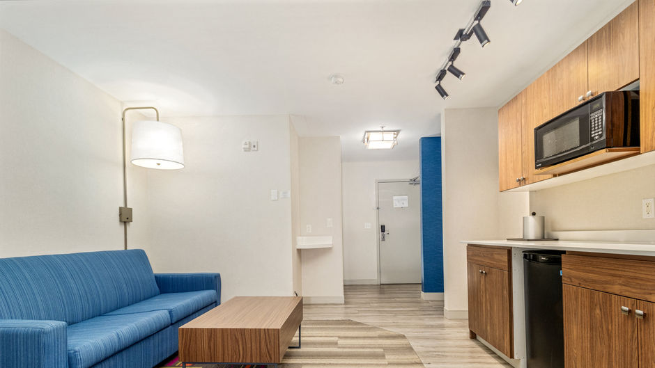 Holiday Inn Express & Stes Medicine Hat Room