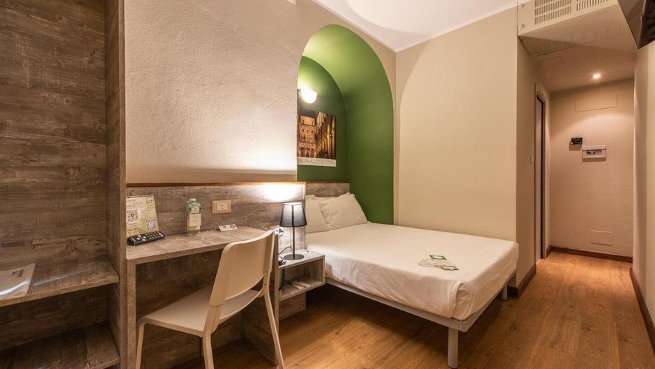 Hotel Astoria Room