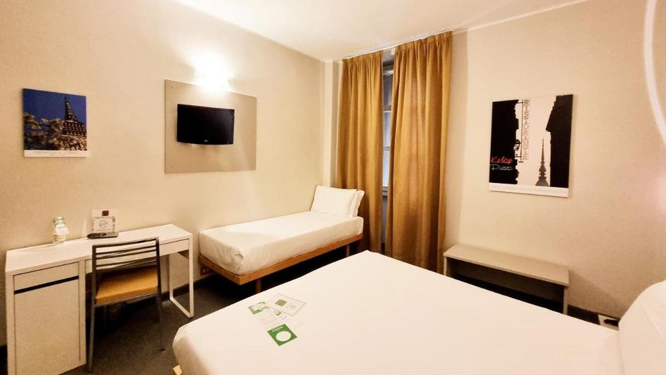 Hotel Astoria Room