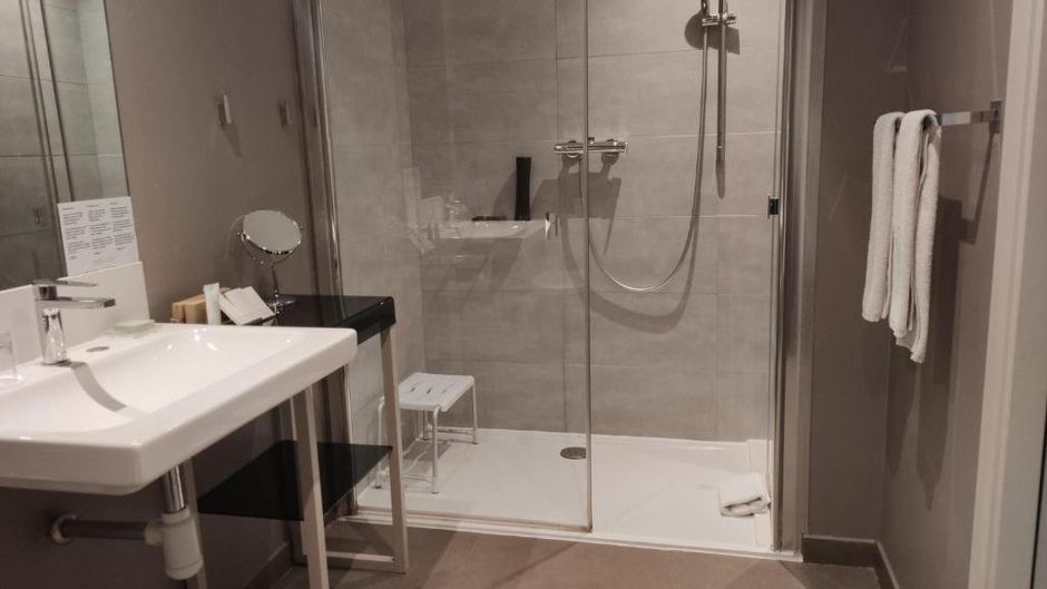 Grums Hotel Room