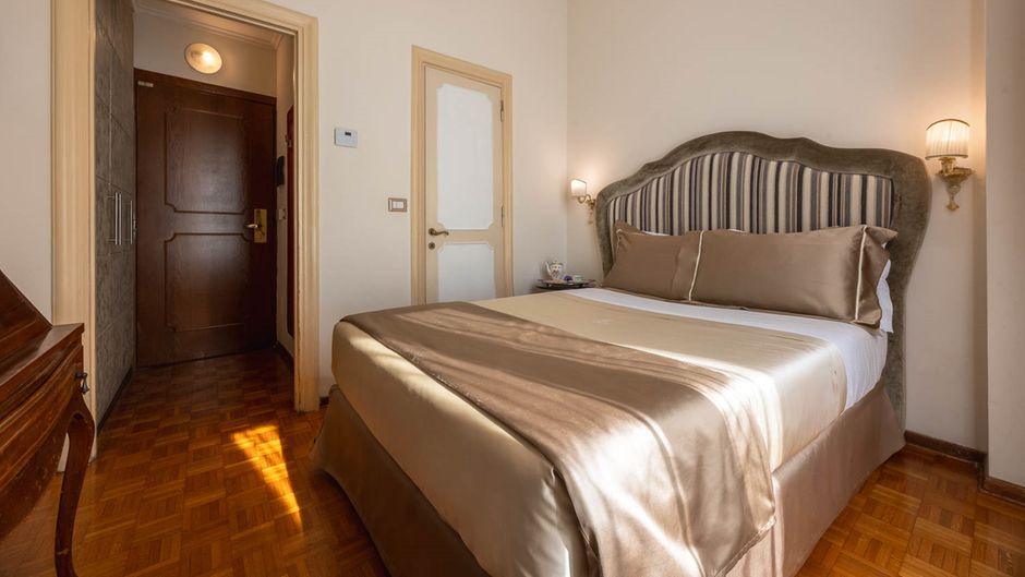 Hotel Forum Room