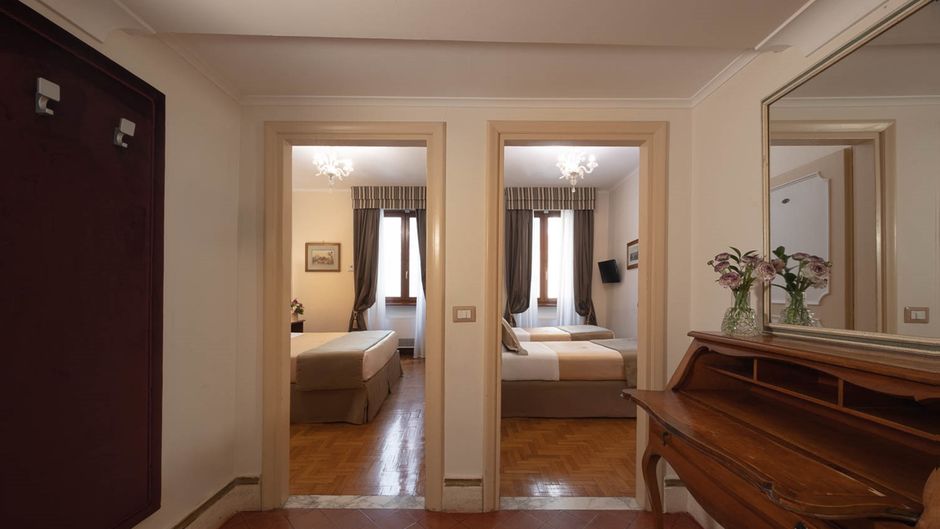 Hotel Forum Room