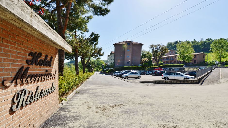 Hotel Mamiani Exterior