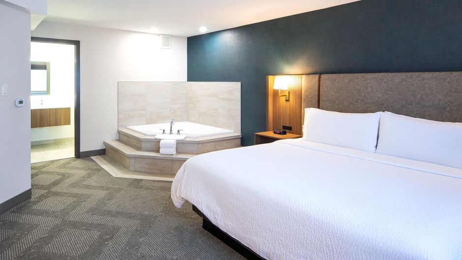 Holiday Inn Hinton Room