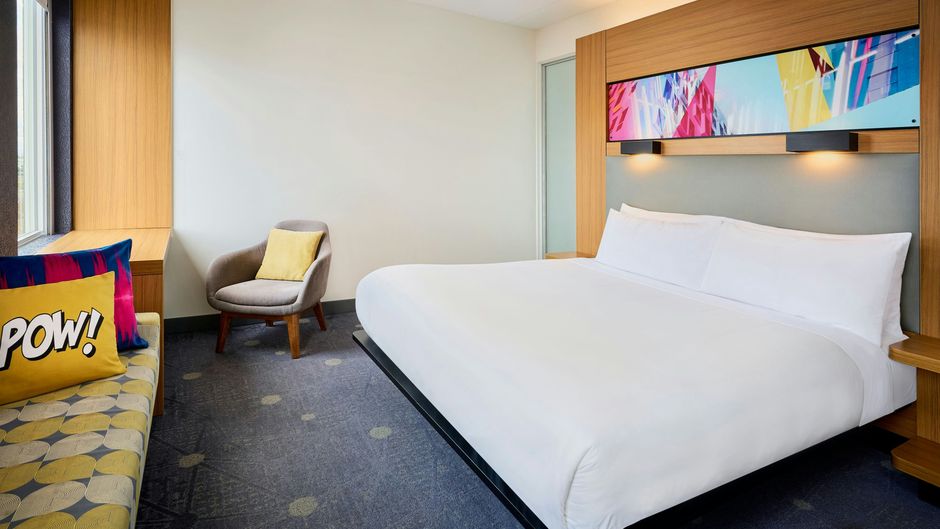 aloft Vaughan Mills Room