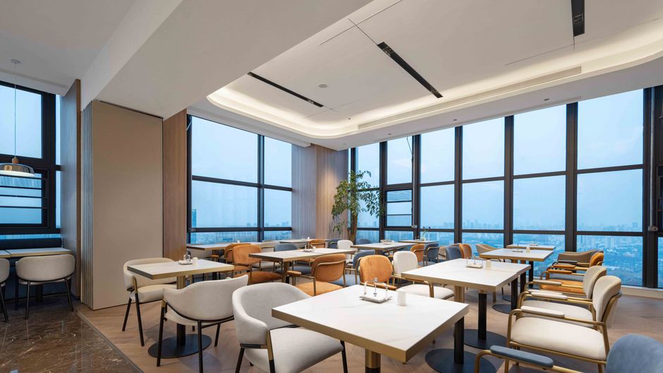Holiday Inn Exp East Lake Restaurant