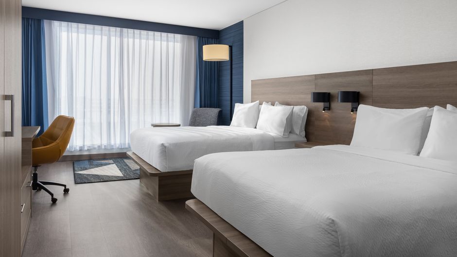 Holiday Inn Express Aeroport Montreal Room
