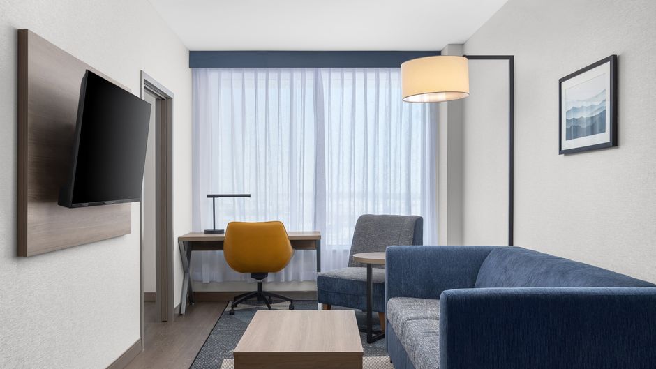 Holiday Inn Express Aeroport Montreal Room