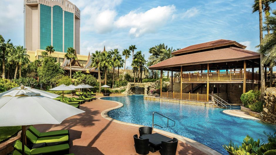Gulf Hotel Convention and SPA Pool
