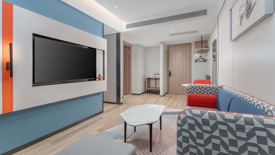 Holiday Inn Exp Grand Canal Theatre Room