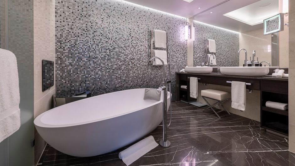 Royal Savoy Hotel & Spa Suite