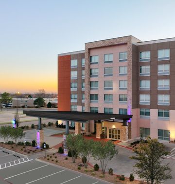 Holiday Inn Express & Suites Moore