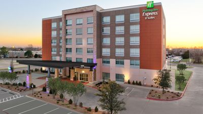 Holiday Inn Express & Suites Moore