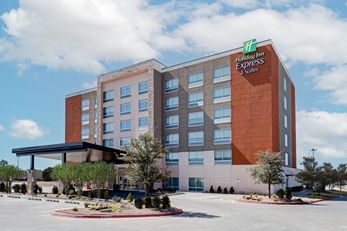 Holiday Inn Express & Suites Moore