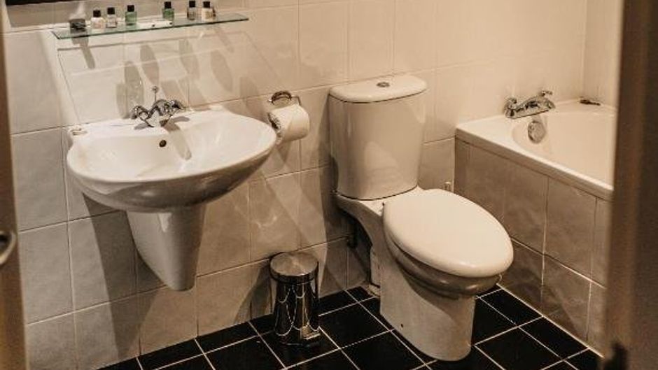 Broadford Hotel Room