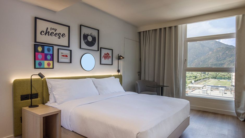Hampton by Hilton Locarno Room