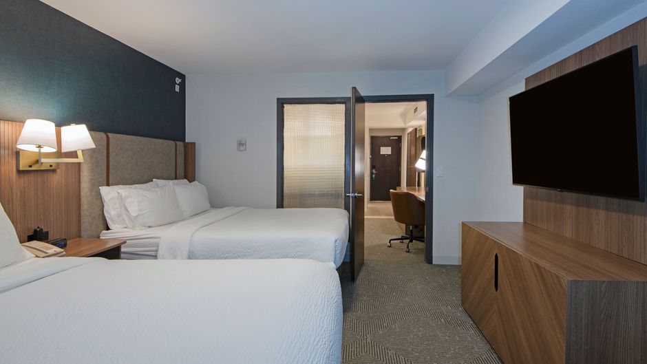 Holiday Inn Hotel & Suites Kamloops Suite