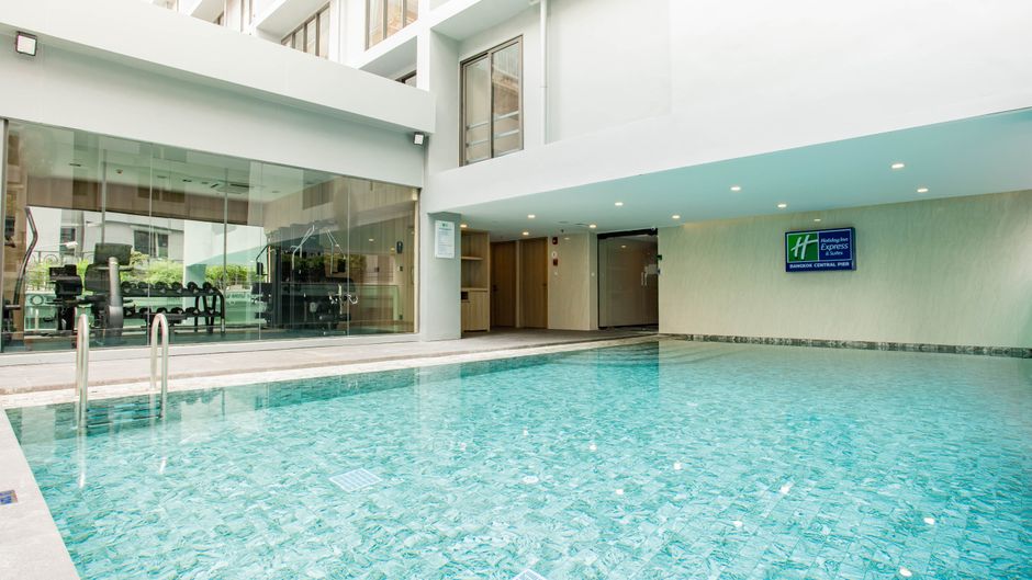 Holiday Inn Exp Suites Central Pier Pool