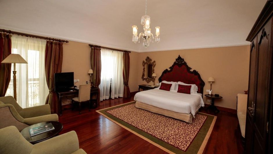 Convento do Espinheiro Resort & Spa Room